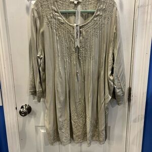 Solitaire Women's Elegant taupe Tunic NWT 1X